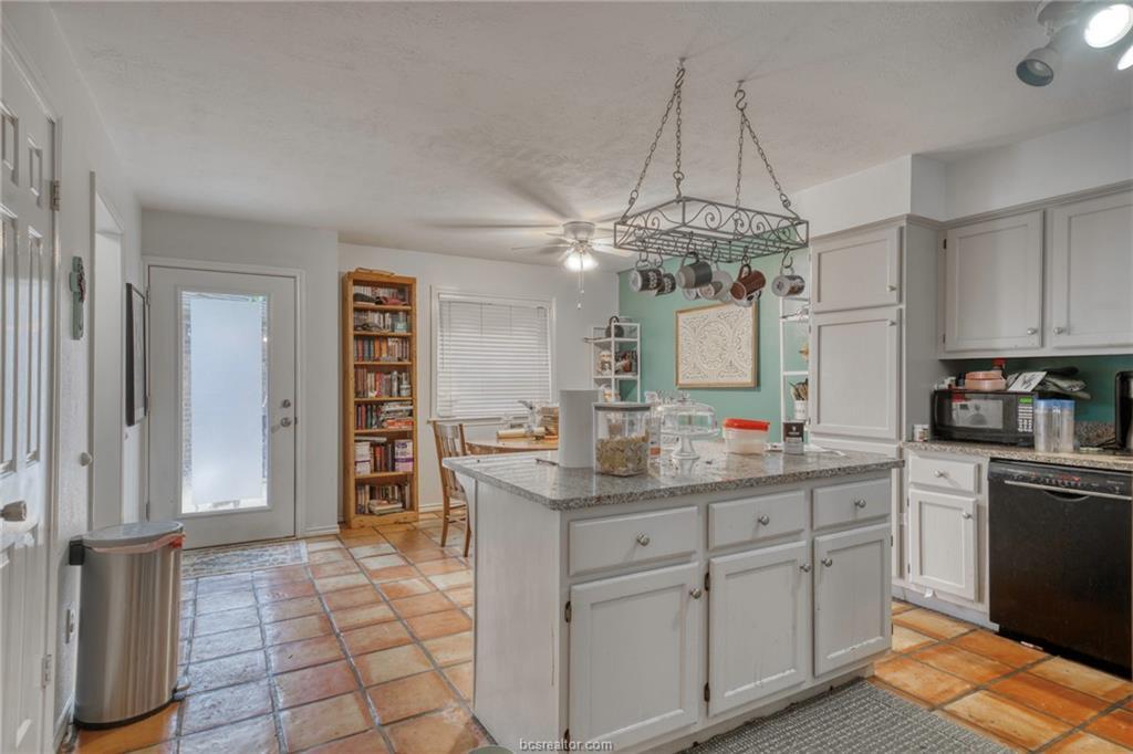 Building Photo - 2400 Longmire Dr