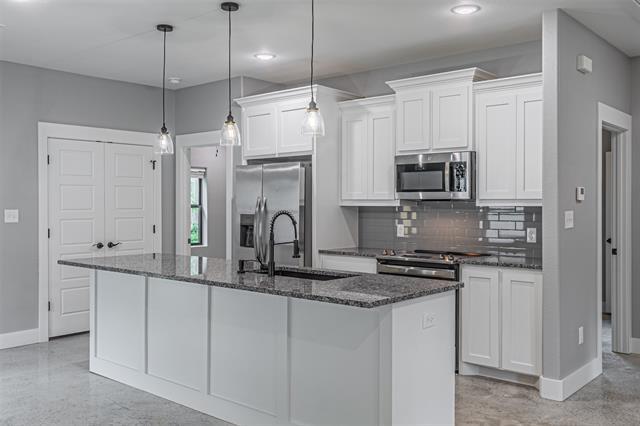 Building Photo - 117 W Sears St