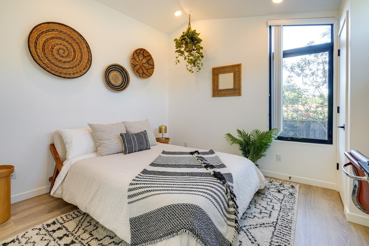 Building Photo - 510 Iris St