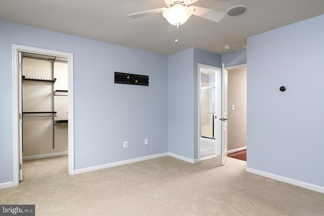 Building Photo - 2638 S Kenmore Ct