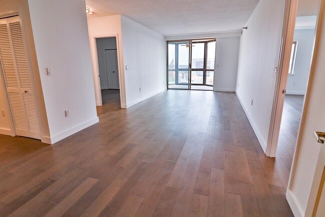 Building Photo - 24 Courthouse Sq