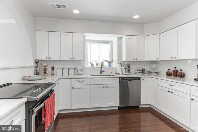 Building Photo - Move-In Ready 3 bed and 2 Bath Rental