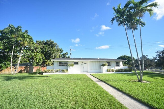 Building Photo - 18601 SW 97th Ct