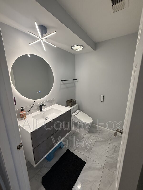 Building Photo - 21 E Appletree Ln