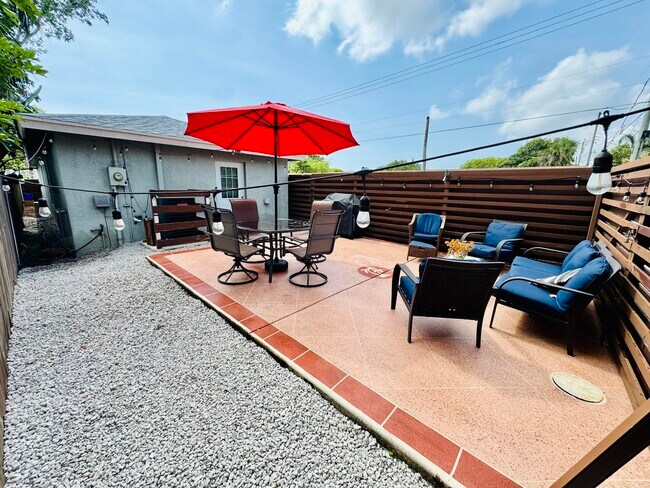 Building Photo - 601 N E St