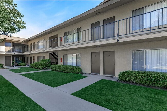 Building Photo - Unit 55 - RENT SPECIAL! 1 Bed 1 Bath Apartment Home in Anaheim, CA