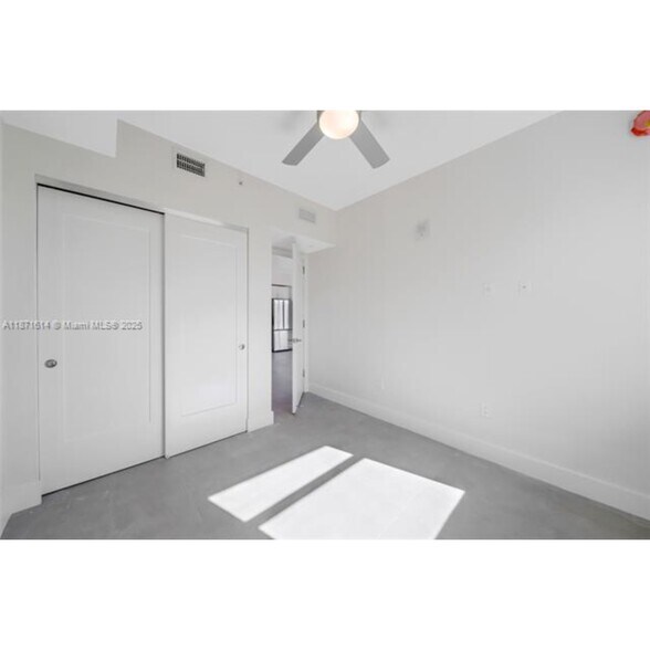 Building Photo - 1536 NW 15th Ave