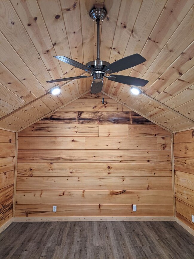 Building Photo - Private Black Mountain Cottage