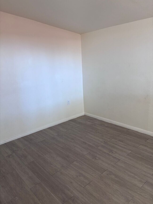 Building Photo - * Acoma (Lease Only)