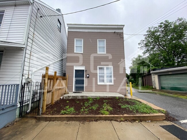 Primary Photo - 238 Green St