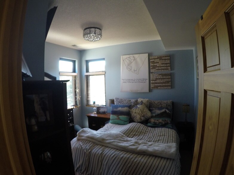 Building Photo - 4732 Grand Ave S