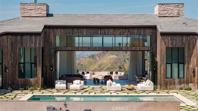 Building Photo - 3121 Old Topanga Canyon Rd