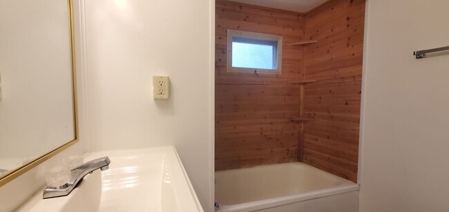 Building Photo - 1 Bedroom Mobile Home on 1 acre lot close to Tart Trail Leelanu Coutny