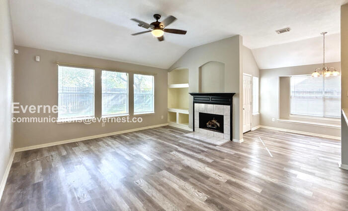 Building Photo - 9926 Goldenglade Dr