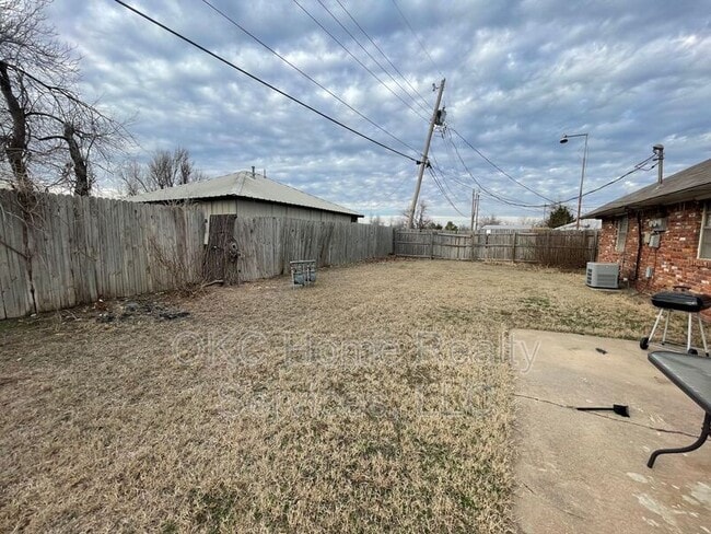 Building Photo - 3603 Willow Springs Dr