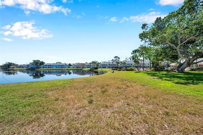 Building Photo - 108 Pompano Dr SE
