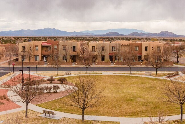 Building Photo - 7 E Saddleback Mesa