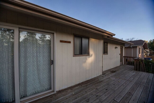 Building Photo - Spacious 4 Bedroom in Mid-Town Fort Collins