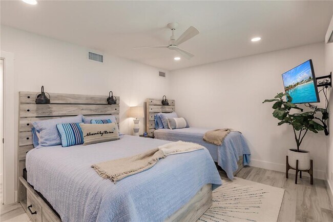 Building Photo - 6042 W Peppertree Way