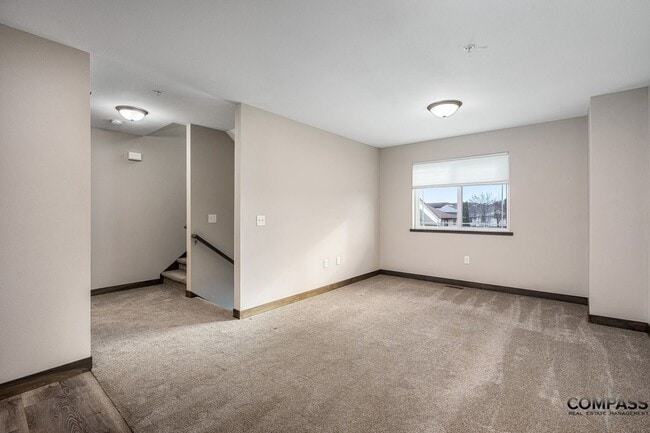 Building Photo - SPACIOUS AND MODERN TOWNHOME