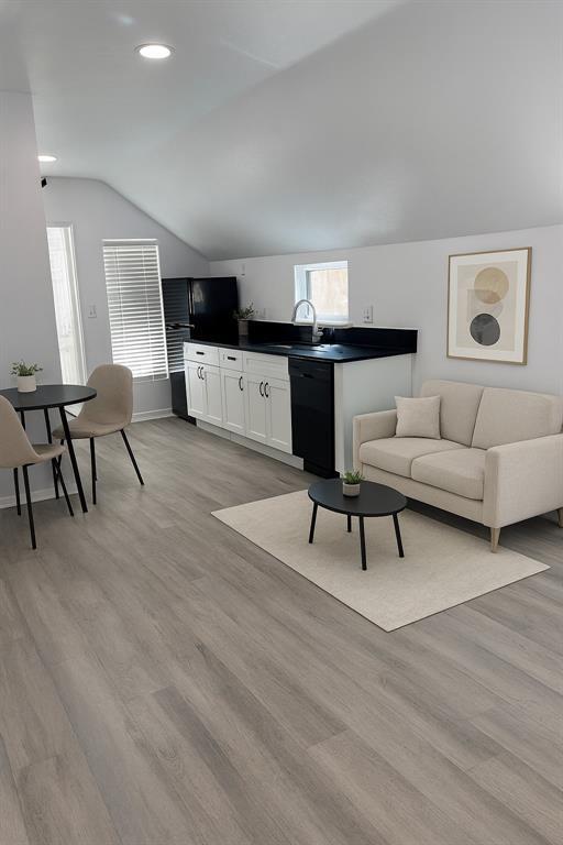 Building Photo - 306 E Hughbert St