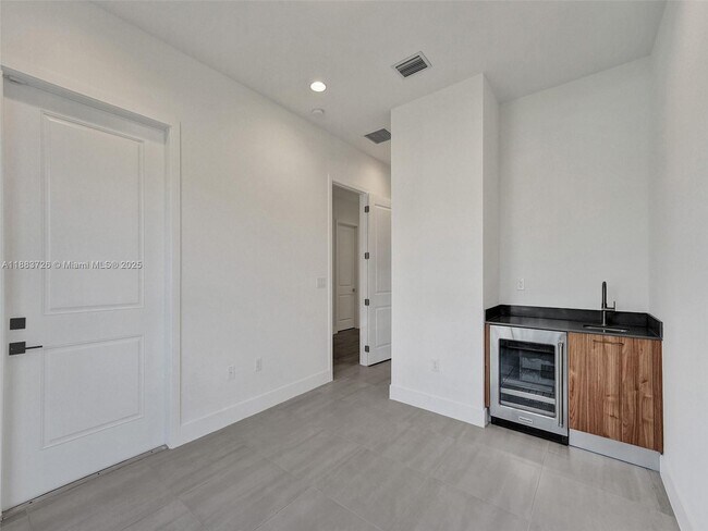 Building Photo - 5736 SW 104th Terrace