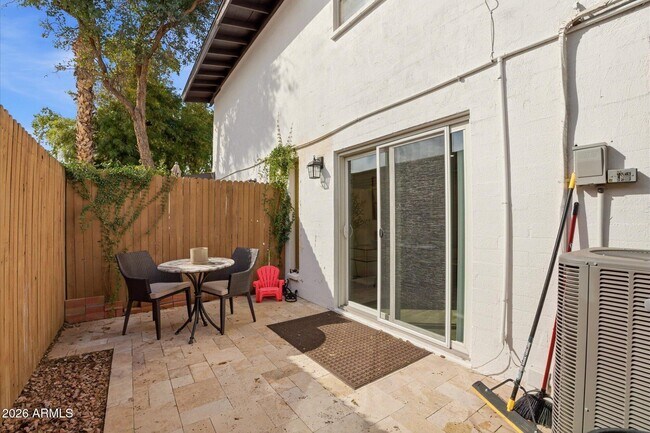 Building Photo - 3702 E Monterosa St