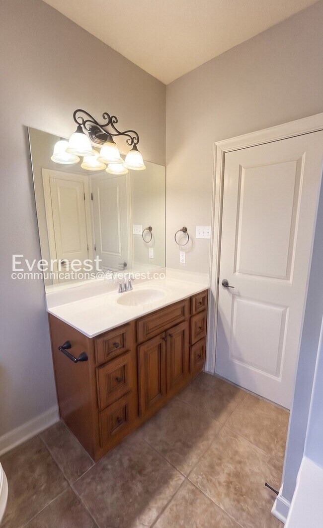 Building Photo - 2835 Plateau Dr