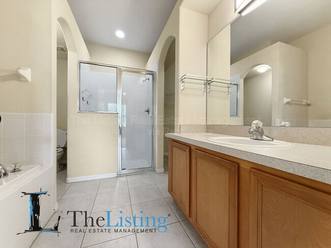 Building Photo - 7411 Surrey Wood Ln