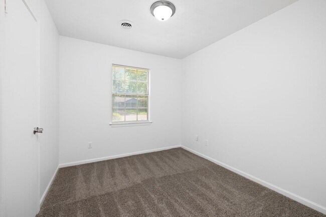 Building Photo - Completely Remodeled Home Near Shelby Forest
