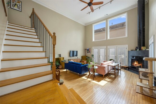 Building Photo - 2415 Dunlavy St