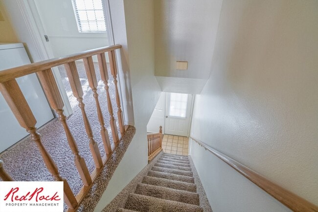 Building Photo - Charming 2 Bedroom Townhome