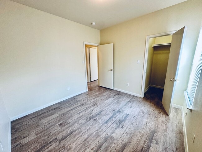 Building Photo - 2873 Southampton Way