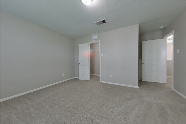 Building Photo - 916 American Monarch Dr