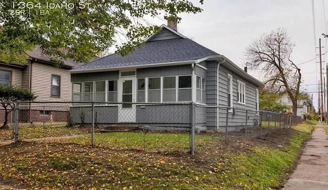 Building Photo - Spacious corner lot home with great natural light!