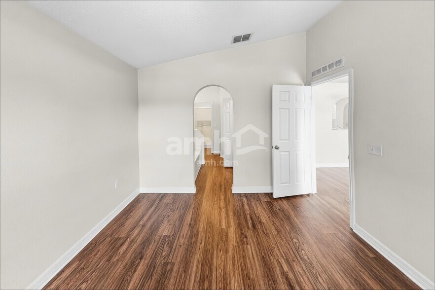 Building Photo - 520 Brown Bear Way
