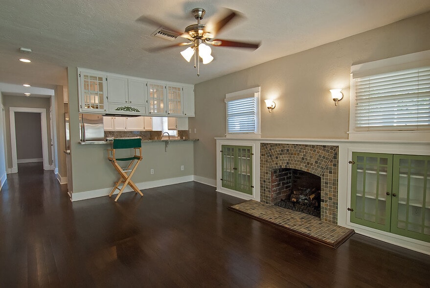 Living Room + Breakfast Bar - 60 W Lewis Ave