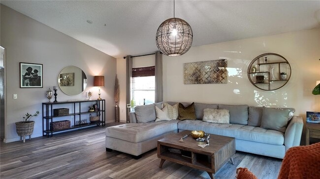 Building Photo - 723 Lady Diana Dr