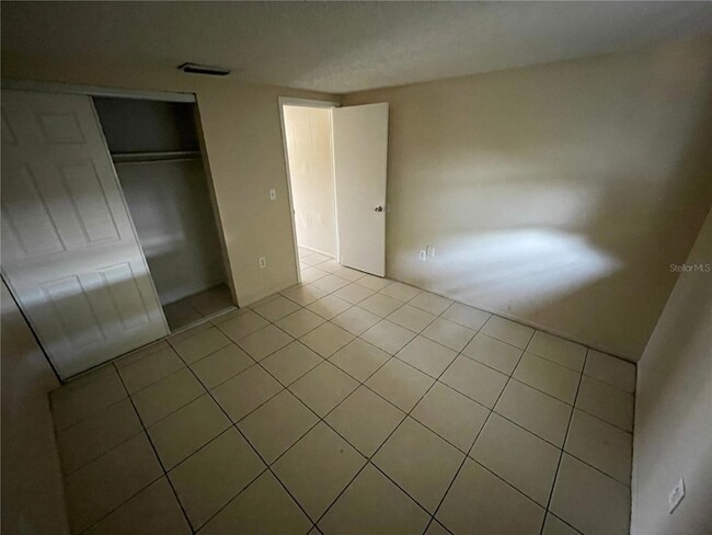 Building Photo - 4128-4126 Shoreline Dr