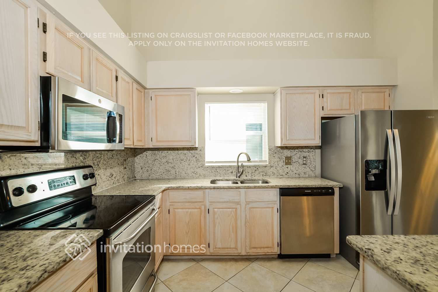 Building Photo - 724 Silver Birch Pl