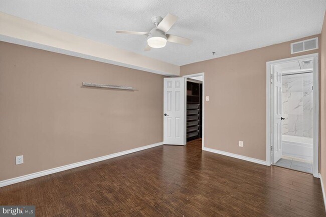 Building Photo - 1504 Lincoln Way