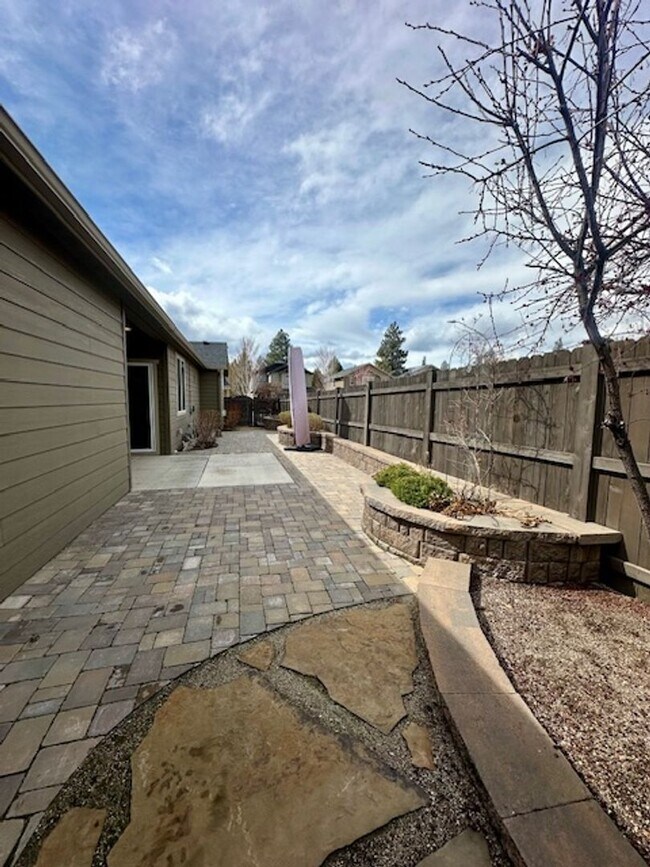 Building Photo - 63266 NW Newhall Pl