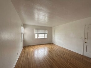 Building Photo - Charming Light-Filled 2BR in North of Adams Ave in University Heights – Available May 10th
