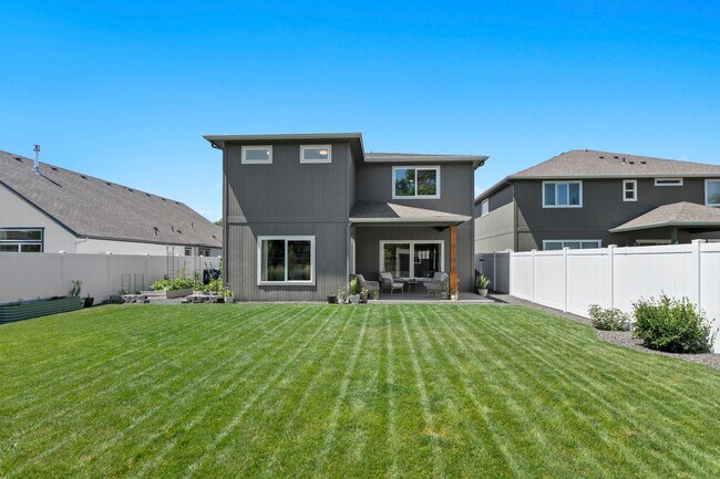 Building Photo - Spokane Valley Two-story - Available Now!