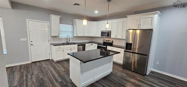 Building Photo - 3228 Northwest Dr