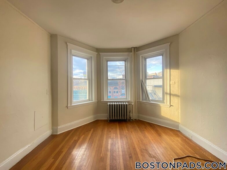Building Photo - 1167 Boylston St