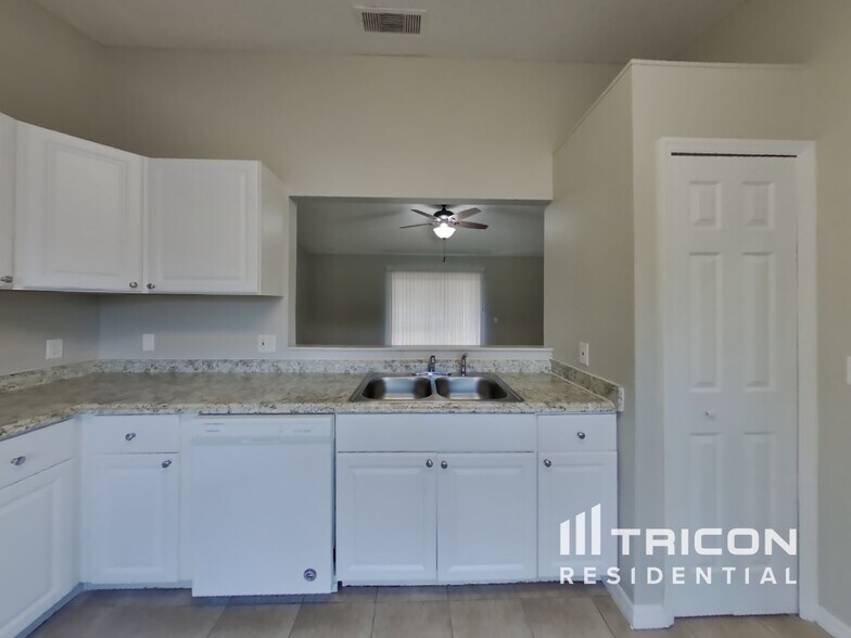 Building Photo - 3095 Branchville Dr