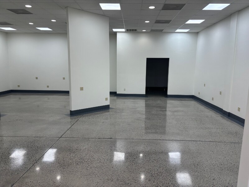 Building Photo - 515 Cross St