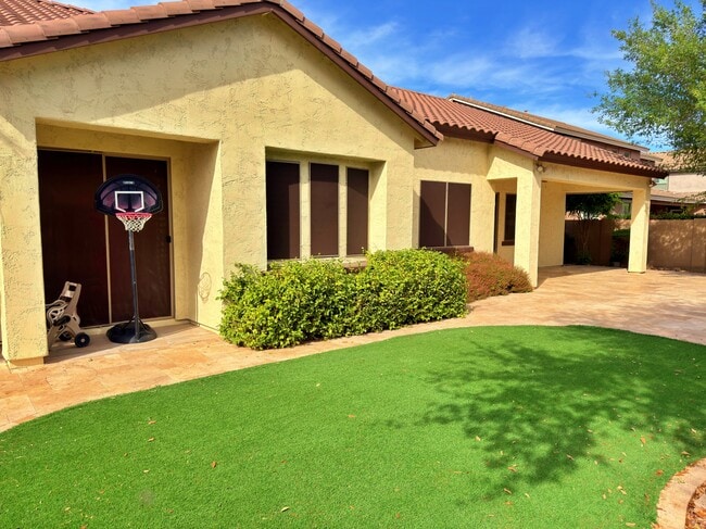 Building Photo - 737 E Charlevoix Ave