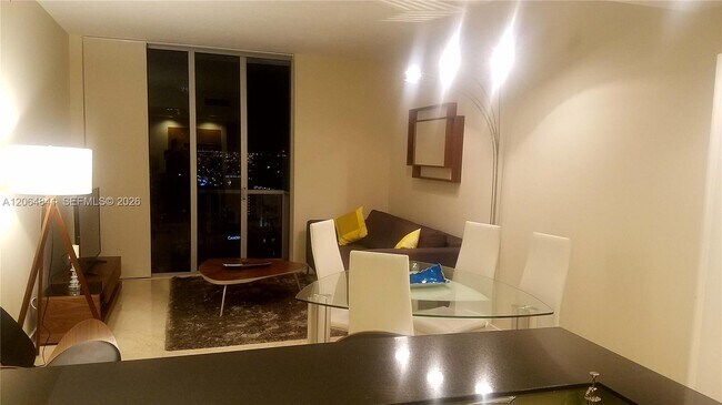 Building Photo - 1060 Brickell Ave